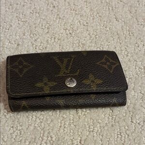 Louis Vuitton Classic Monogram Key Holder 1